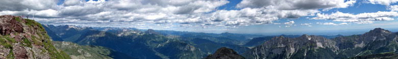 Dal Monte Pradella (2625 m.) vista verso le Orobie di Valle Seriana